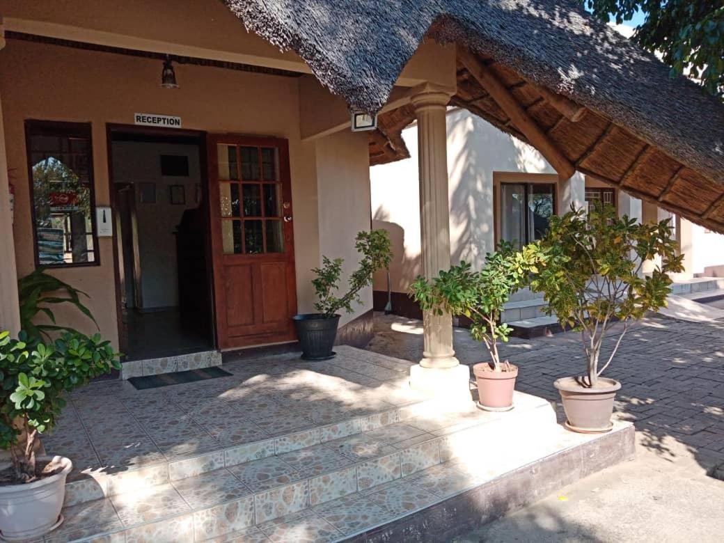 Nkanga Hotel カサネ エクステリア 写真